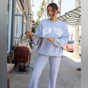 NWOT Brandy Melville New York Crewneck Sweatshirt ✨